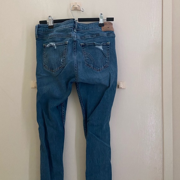 Hollister Ripped Jeans - Picture 3 of 4